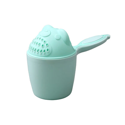 Tasse de bain pour bébé avec un joli dessin animé : un lavage de cheveux doux et amusant